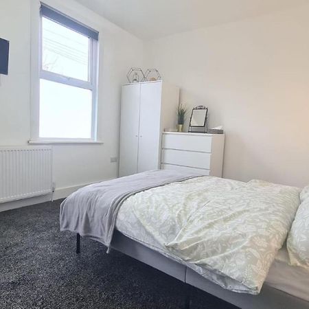 Spacious Private Room In Manor Park Londra Dış mekan fotoğraf