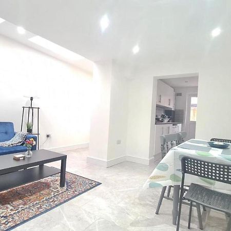 Spacious Private Room In Manor Park Londra Dış mekan fotoğraf