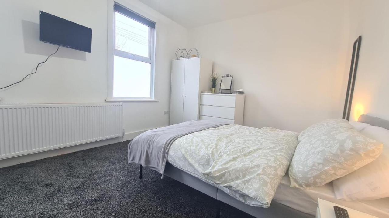 Spacious Private Room In Manor Park Londra Dış mekan fotoğraf